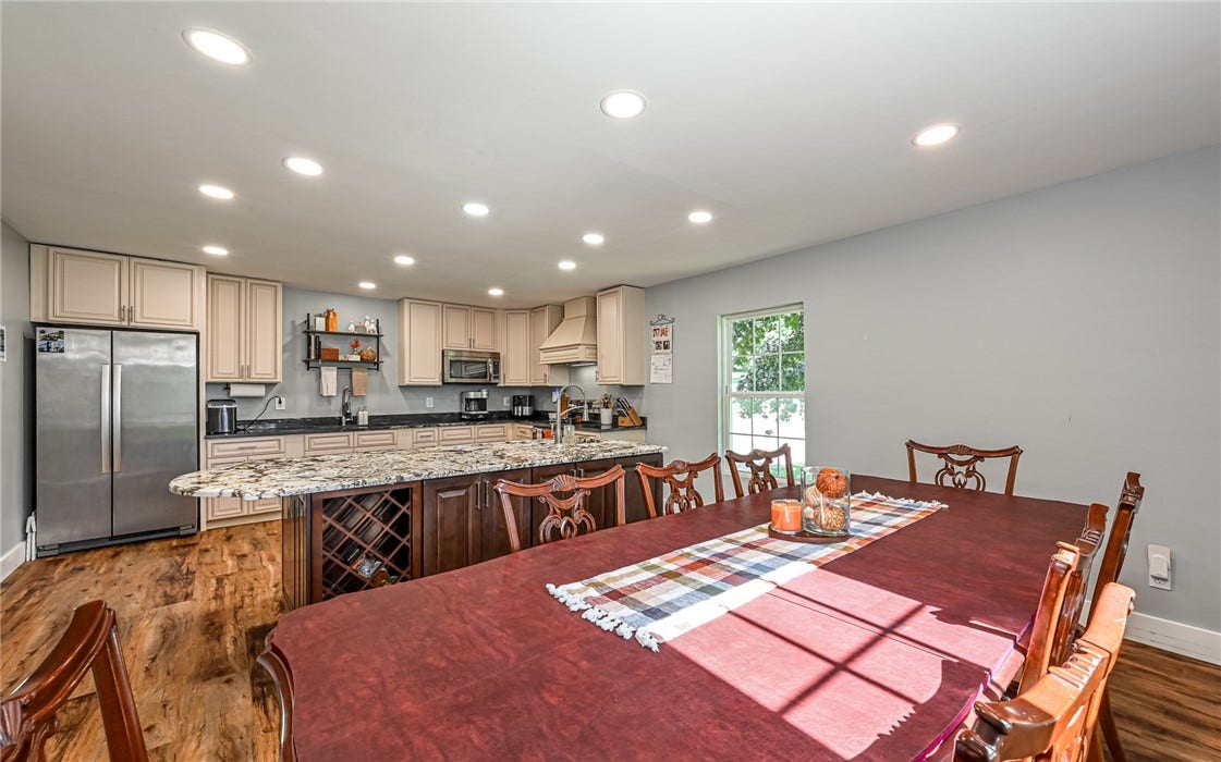 714 Mercer Rd, Beaver Falls, PA 15010