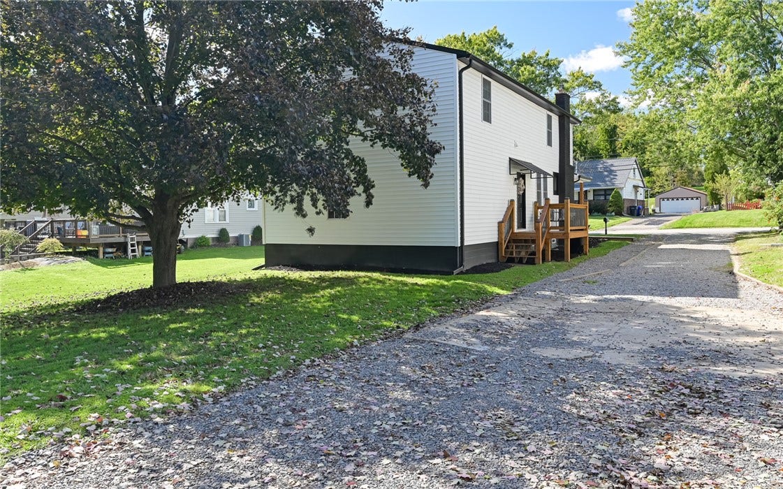 714 Mercer Rd, Beaver Falls, PA 15010