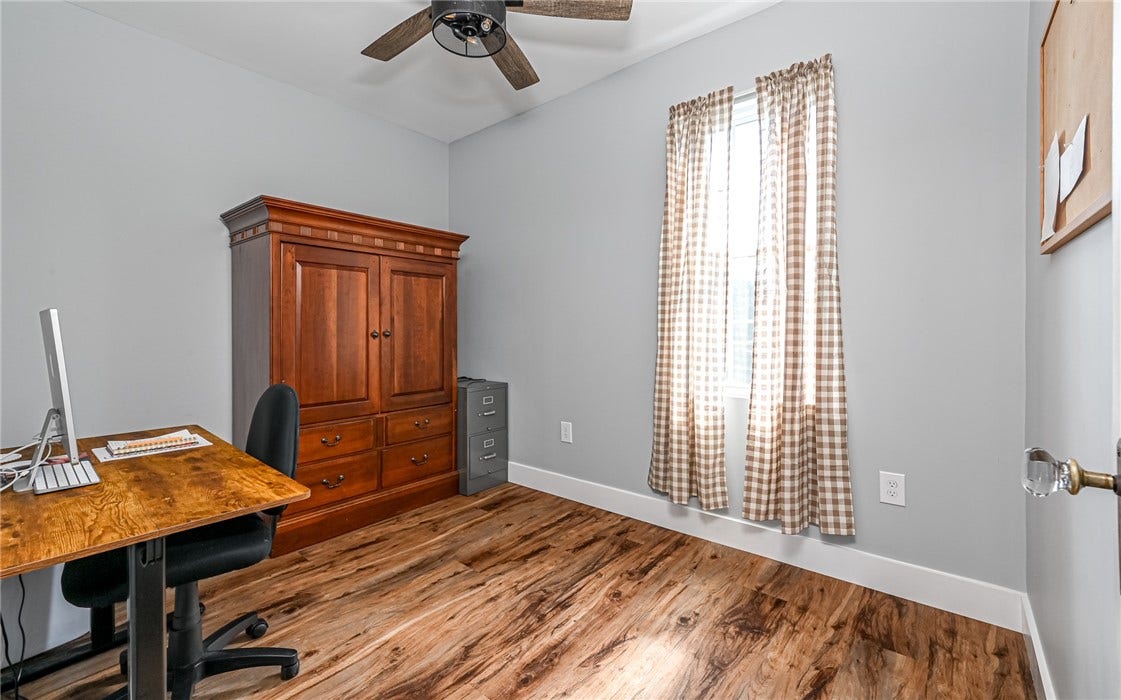 714 Mercer Rd, Beaver Falls, PA 15010