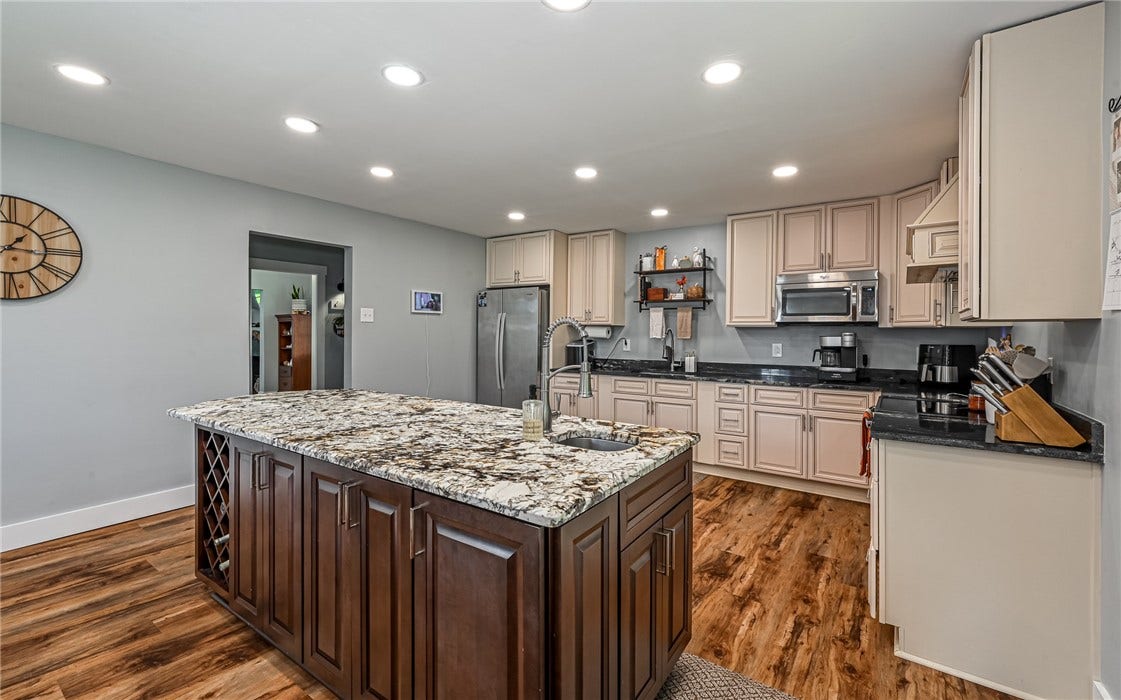 714 Mercer Rd, Beaver Falls, PA 15010
