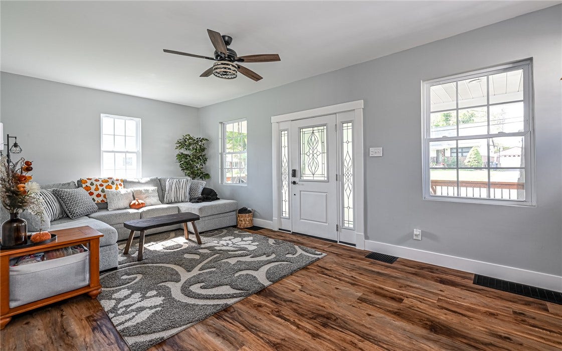 714 Mercer Rd, Beaver Falls, PA 15010