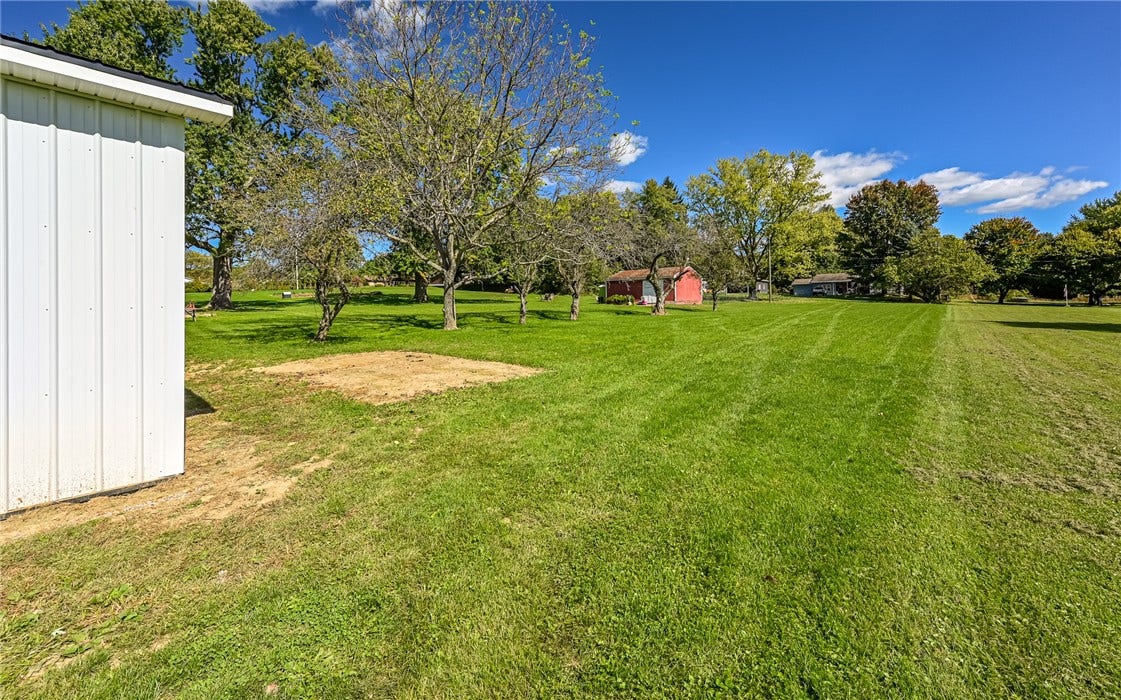 714 Mercer Rd, Beaver Falls, PA 15010
