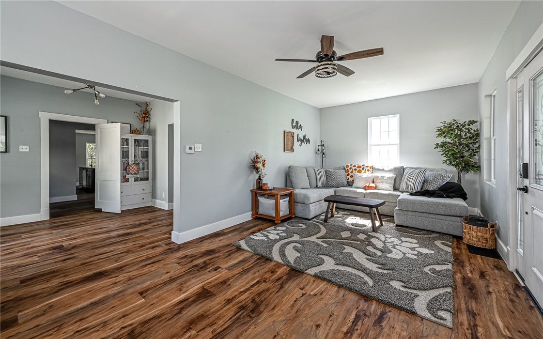 714 Mercer Rd, Beaver Falls, PA 15010