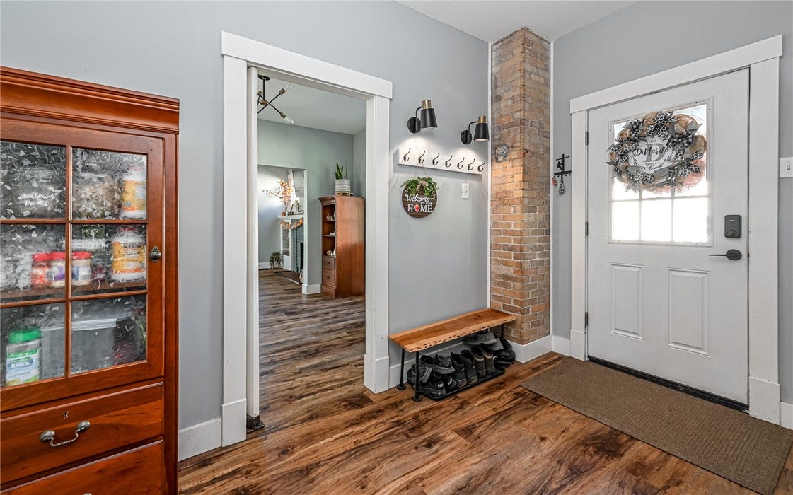 714 Mercer Rd, Beaver Falls, PA 15010