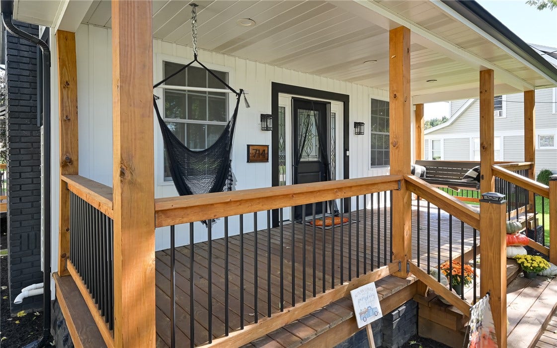 714 Mercer Rd, Beaver Falls, PA 15010