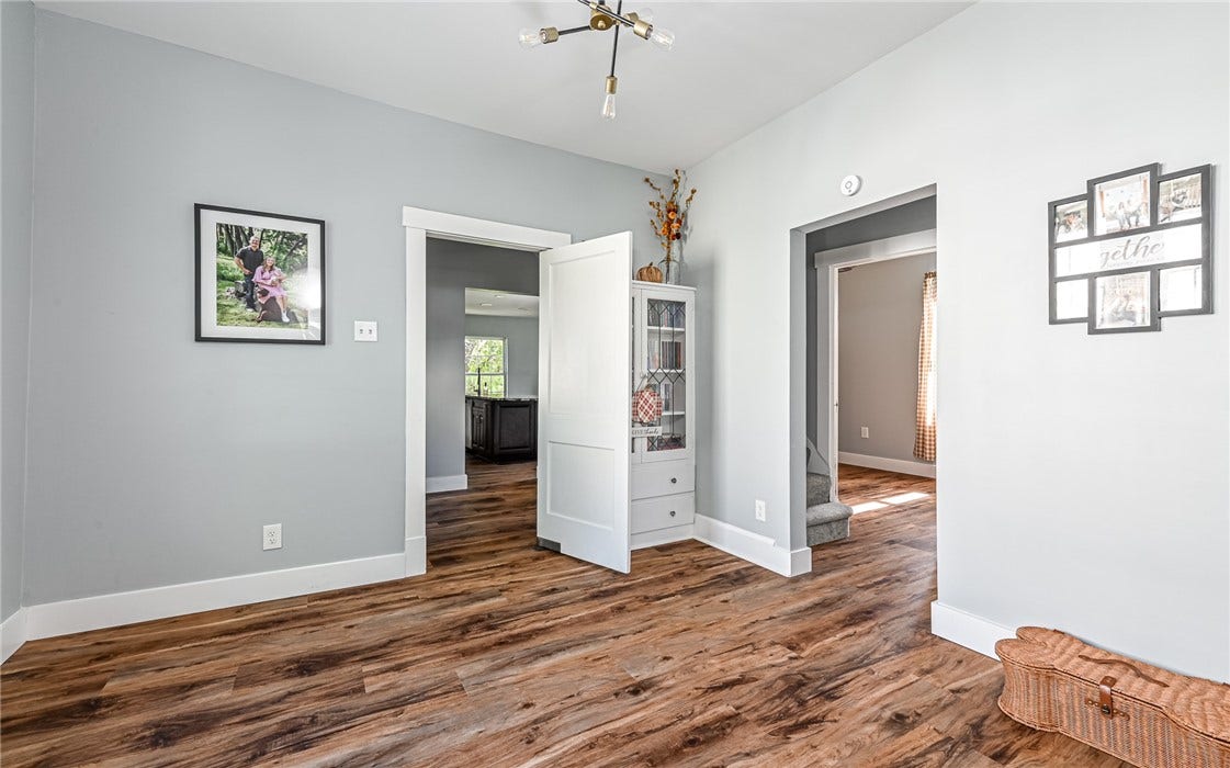 714 Mercer Rd, Beaver Falls, PA 15010