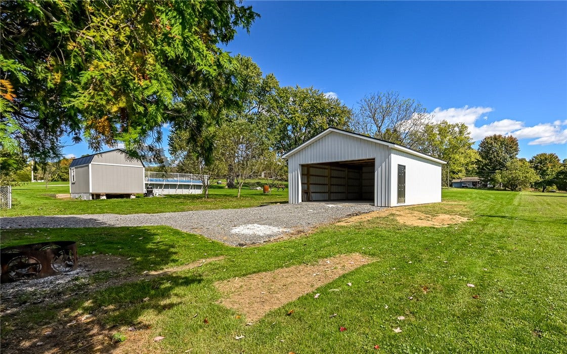 714 Mercer Rd, Beaver Falls, PA 15010