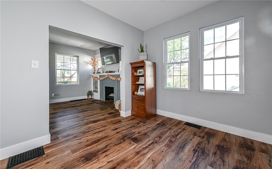 714 Mercer Rd, Beaver Falls, PA 15010