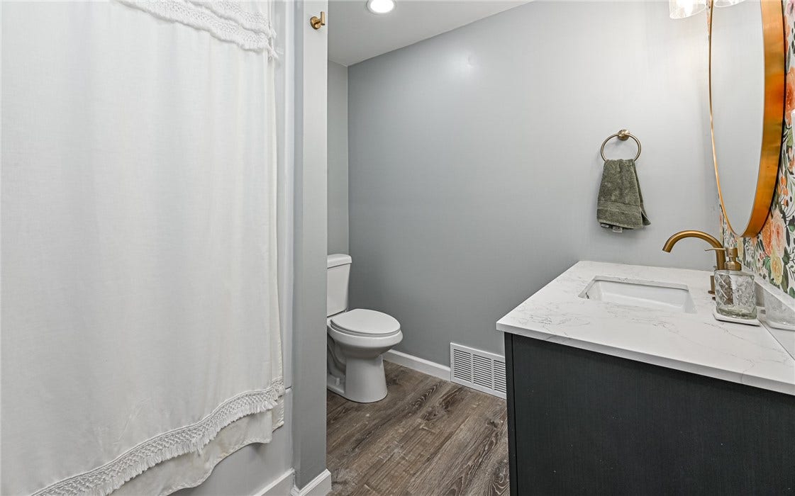 714 Mercer Rd, Beaver Falls, PA 15010