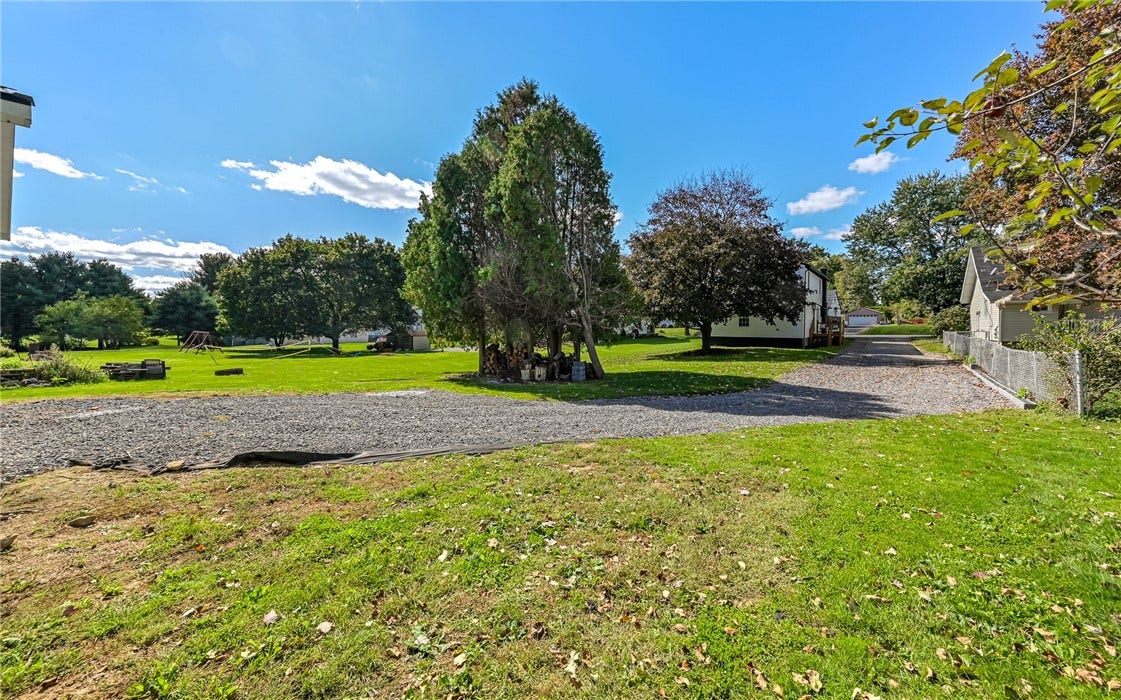 714 Mercer Rd, Beaver Falls, PA 15010