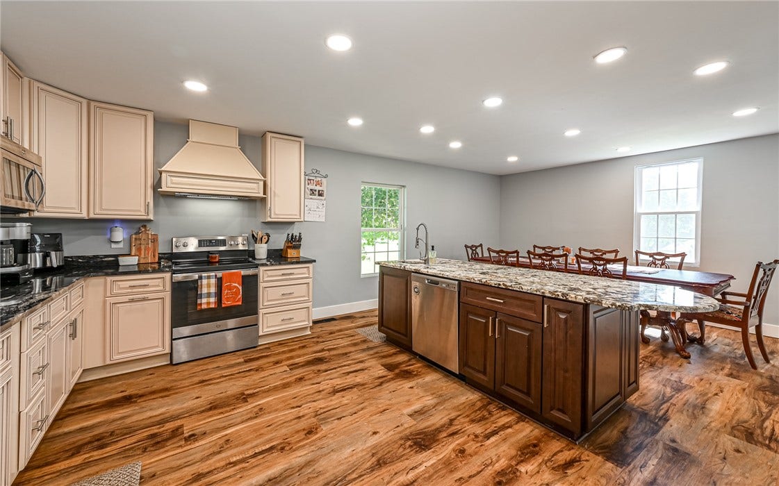 714 Mercer Rd, Beaver Falls, PA 15010