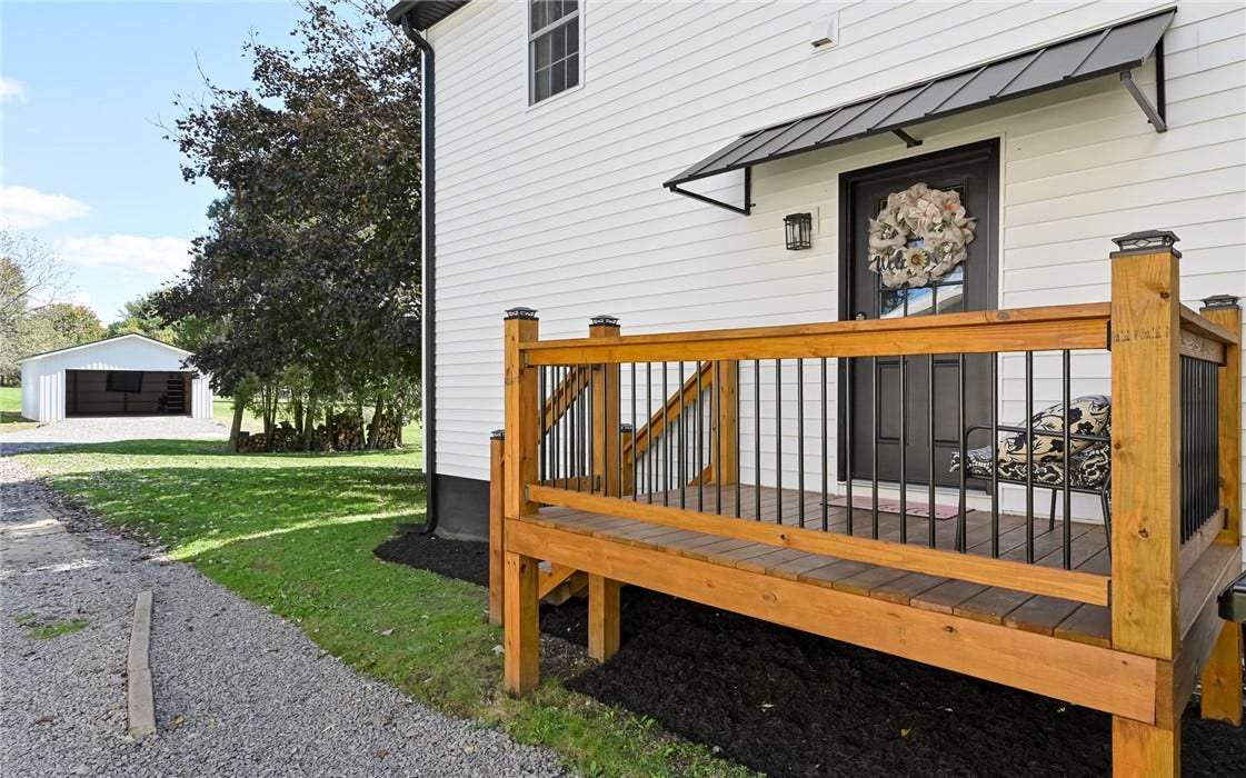 714 Mercer Rd, Beaver Falls, PA 15010