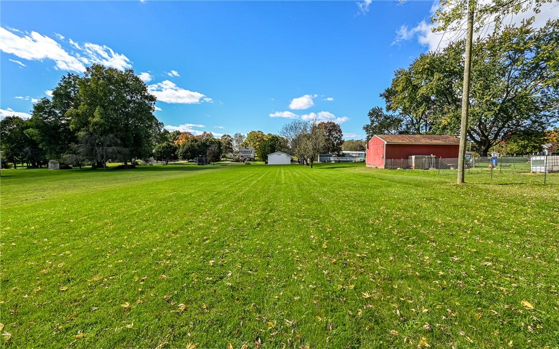 714 Mercer Rd, Beaver Falls, PA 15010