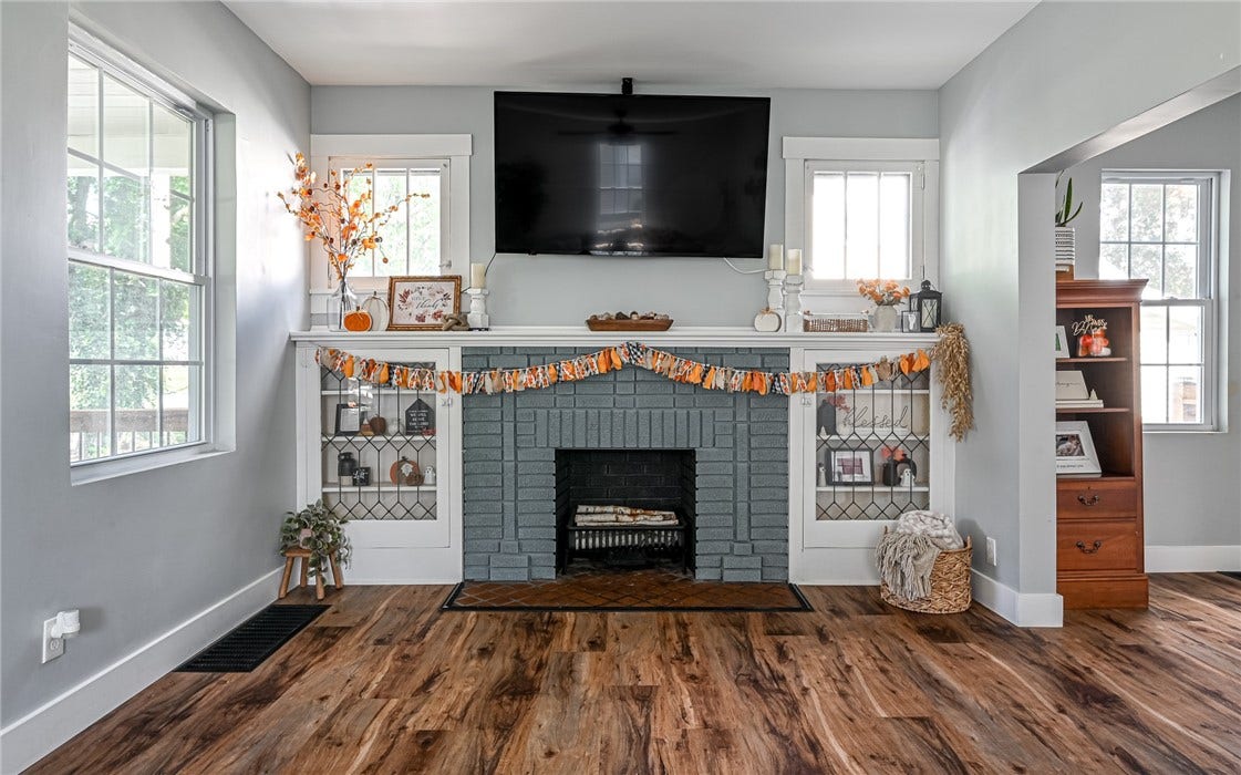 714 Mercer Rd, Beaver Falls, PA 15010