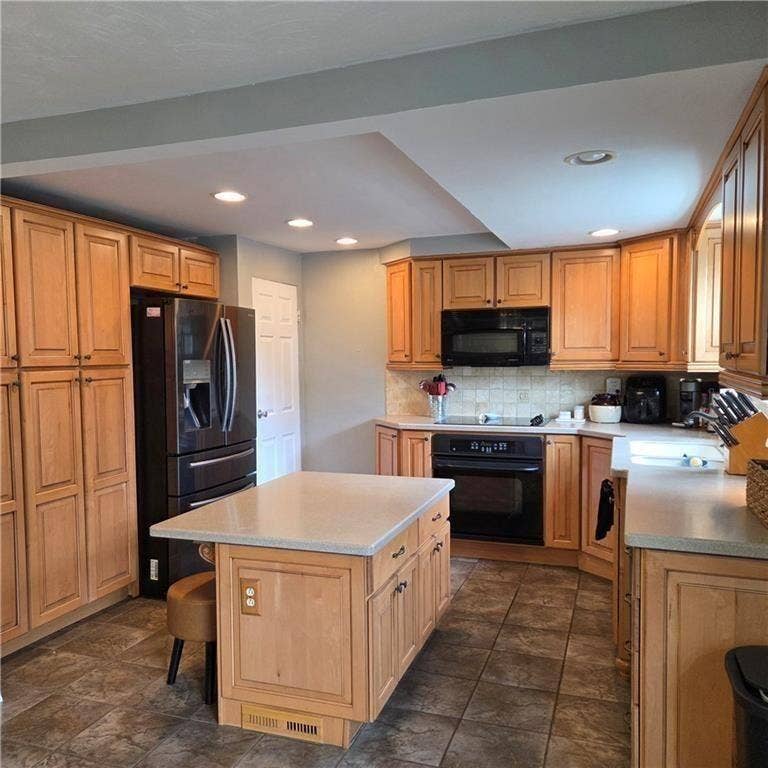 102 Raleigh Ct, Pittsburgh, PA 15237