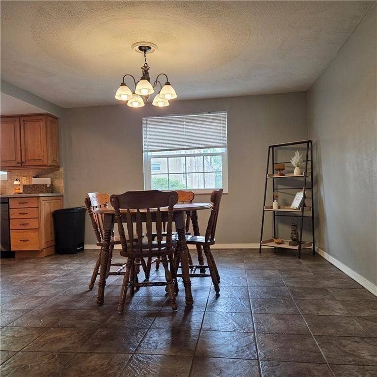 102 Raleigh Ct, Pittsburgh, PA 15237