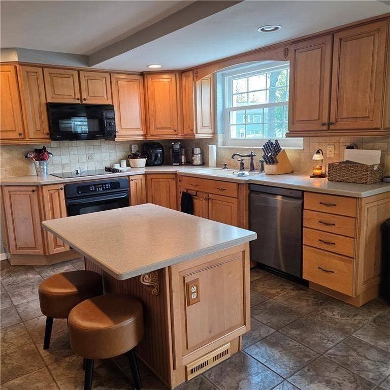102 Raleigh Ct, Pittsburgh, PA 15237