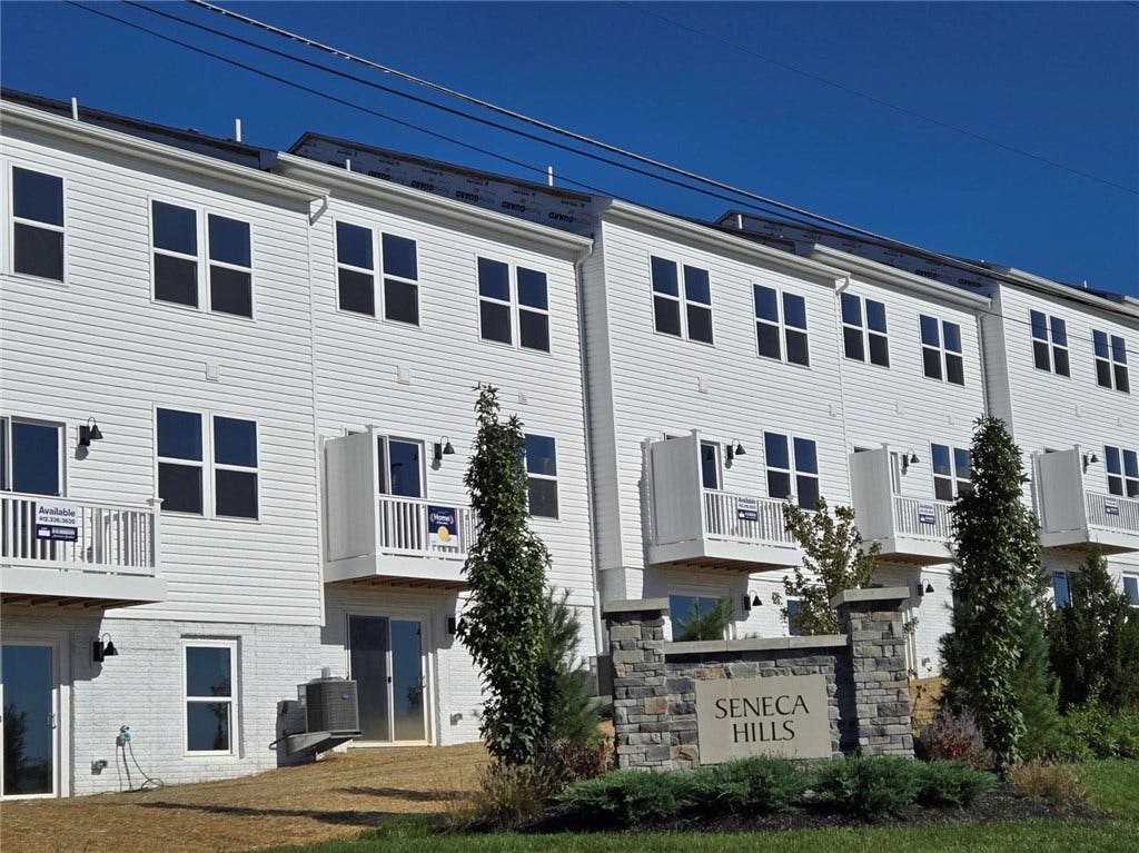 204 Paddock Lane, Harmony, PA 16037 204 Paddock Lane, Harmony, PA 16037