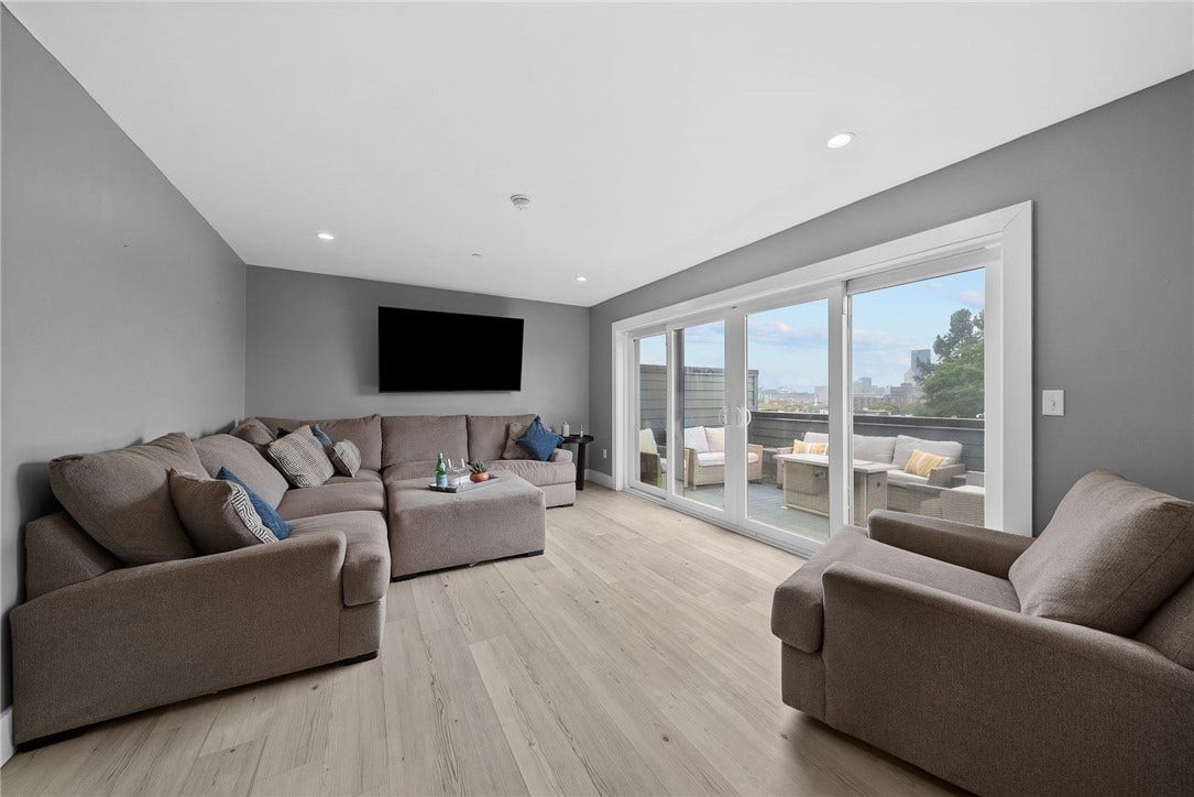 240 E Jefferson, Pittsburgh, PA 15212 Third-floor game room/flex space featuring a wet bar and seamless access to the private rooftop deck, creating the ultimate indoor/outdoor entertaining experience with breathtaking Pittsburgh skyline views.