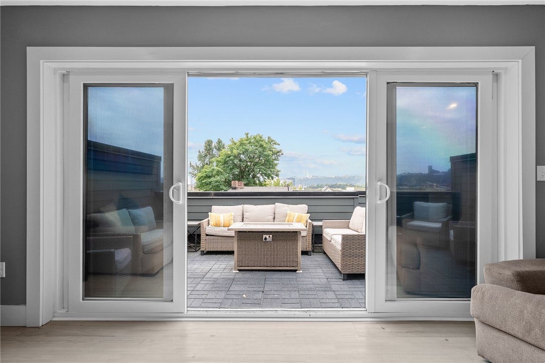 240 E Jefferson, Pittsburgh, PA 15212 Third-floor game room/flex space featuring a wet bar and seamless access to the private rooftop deck, creating the ultimate indoor/outdoor entertaining experience with breathtaking Pittsburgh skyline views.