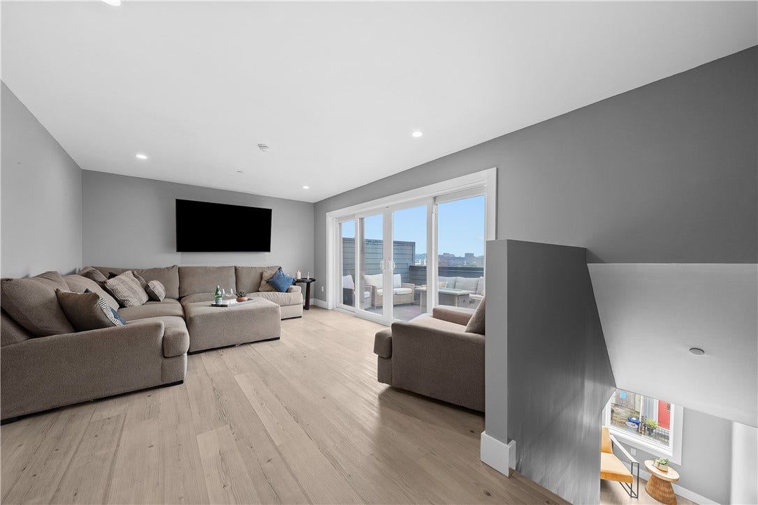 240 E Jefferson, Pittsburgh, PA 15212 Third-floor game room/flex space featuring a wet bar and seamless access to the private rooftop deck, creating the ultimate indoor/outdoor entertaining experience with breathtaking Pittsburgh skyline views.