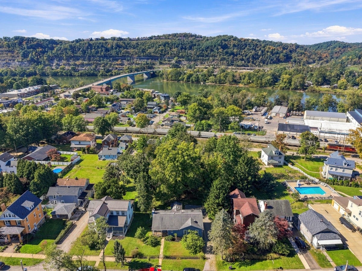 1027 5th Street, Oakmont, PA 15139 1027 5th Street, Oakmont, PA 15139
