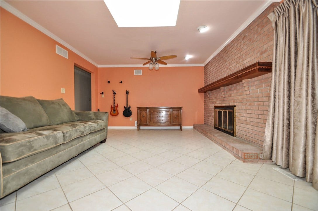 14 Esther St, Charleroi, PA 15022 2nd Living Area