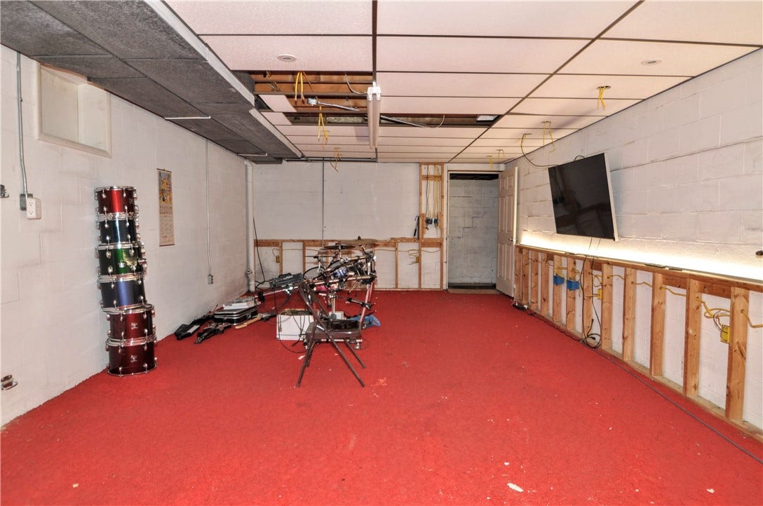 14 Esther St, Charleroi, PA 15022 Basement