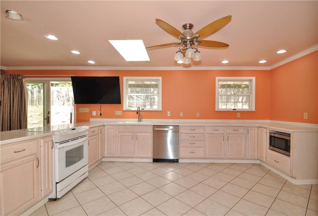 14 Esther St, Charleroi, PA 15022 Kitchen