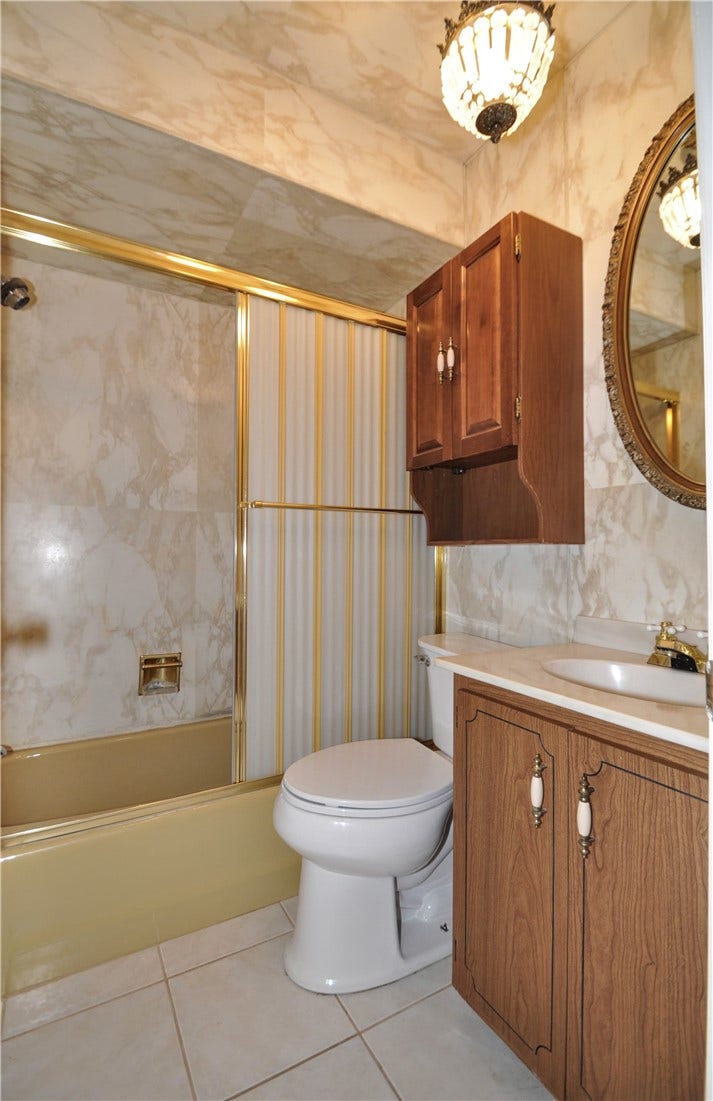 14 Esther St, Charleroi, PA 15022 Bathroom