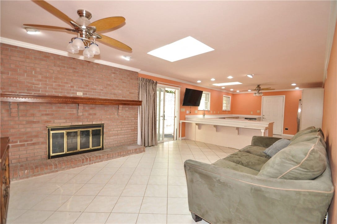 14 Esther St, Charleroi, PA 15022 2nd Living Area