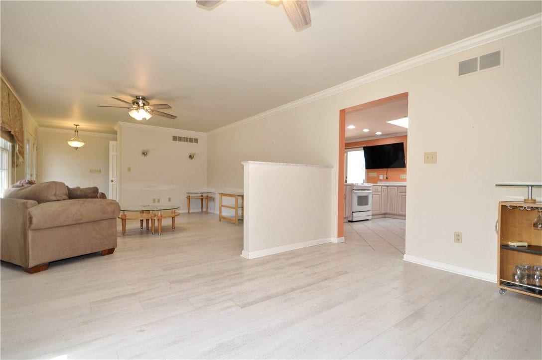 14 Esther St, Charleroi, PA 15022 Bar Area / Living Room