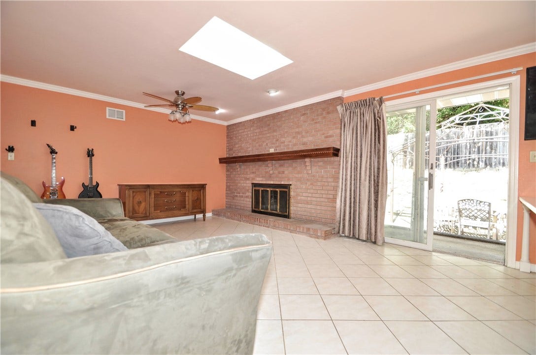 14 Esther St, Charleroi, PA 15022 2nd Living Area