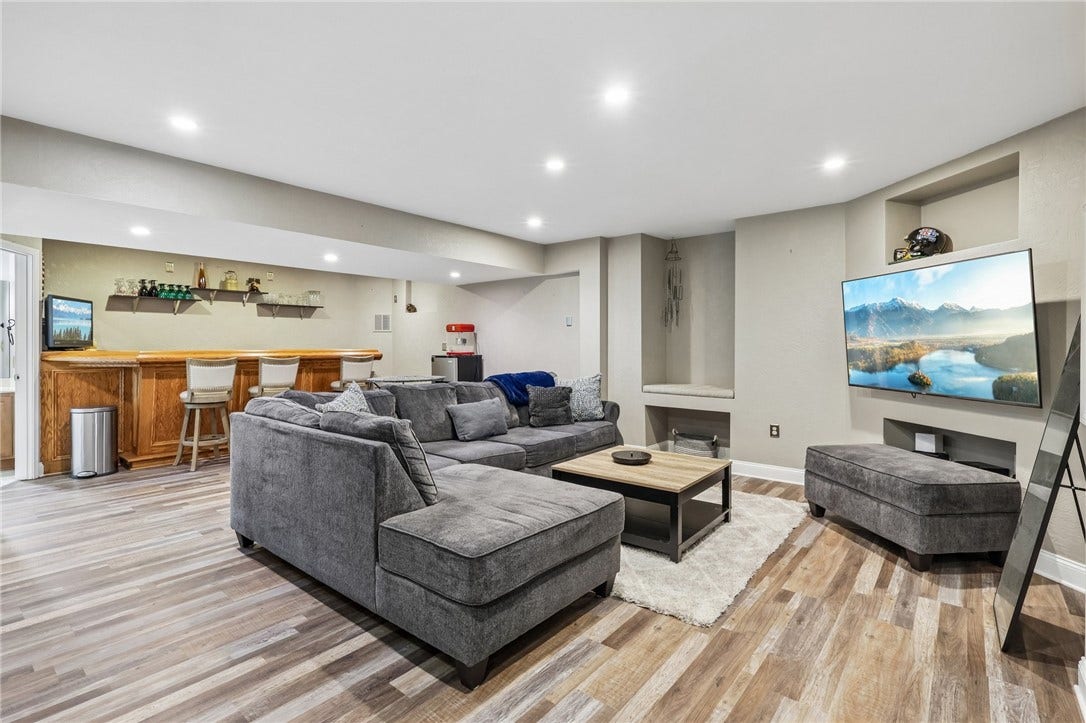 6530 Ten Point Cir, Trafford, PA 15085 6530 Ten Point Cir, Trafford, PA 15085