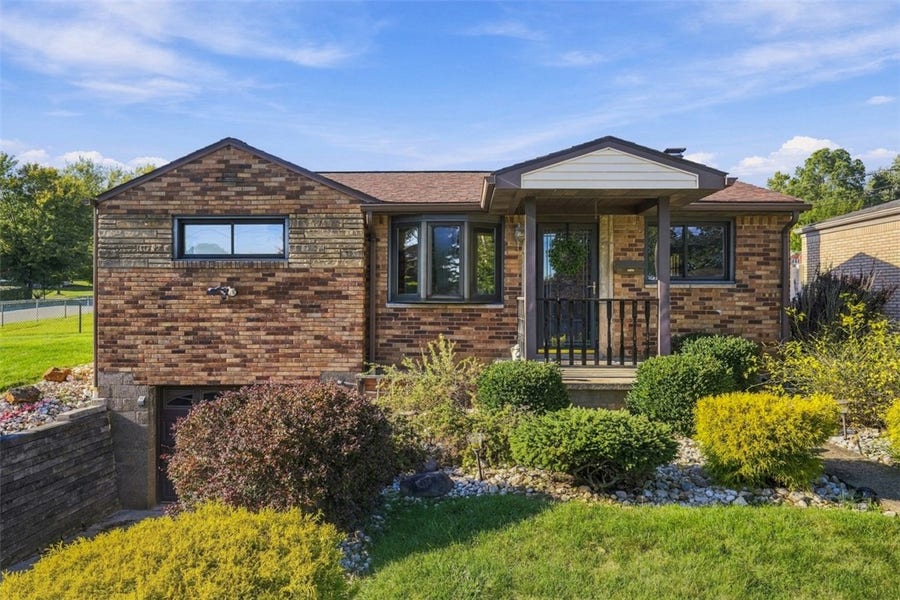 Property photo for 572 Jenne Drive, Pittsburgh, PA