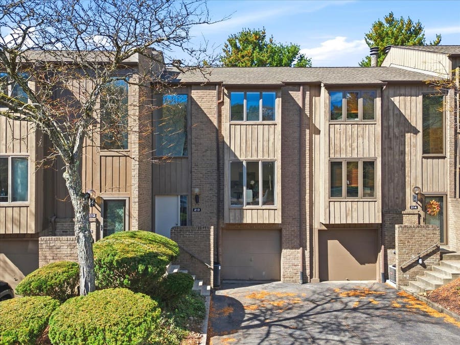 Property photo for 213 Pine Court, Pittsburgh, PA